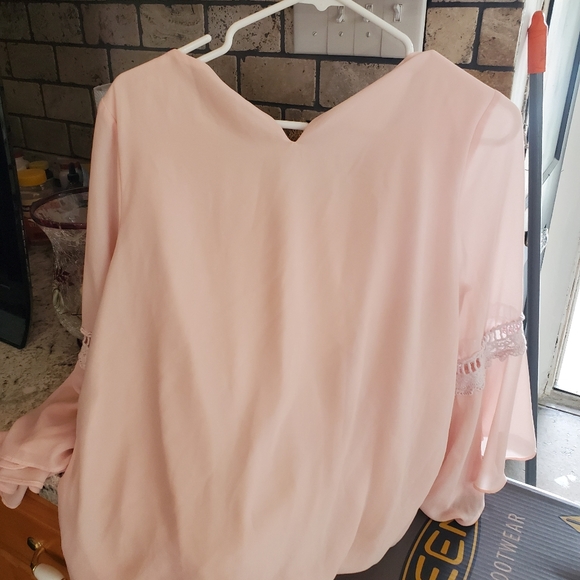 blouse - Picture 2 of 3